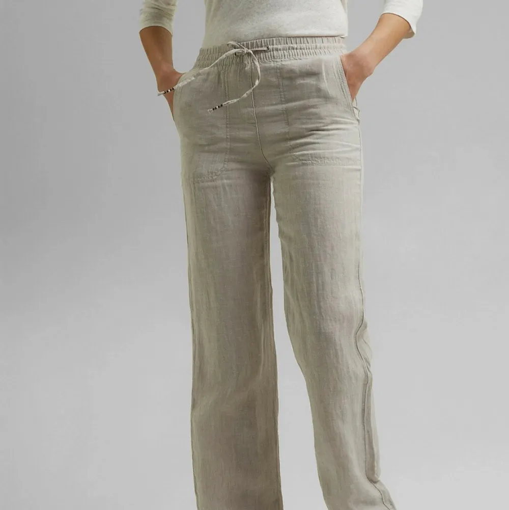 Säljer dessa linnebyxor från Esprit, ny pris 700. Aldrig använda.. Jeans & Byxor.