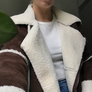 Jacka - Super mysig jacka som passar perfekt till en kallare sommarkväll eller som en tunn jacka året om 💕💕köpt från en tjej här på Plick!