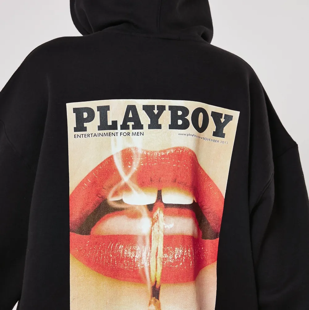 Intressekoll på min Playboy hoodie! Den är i använt skick men fortfarande skit snygg💕💕😚 köp direkt för 250 kr annars!. Hoodies.