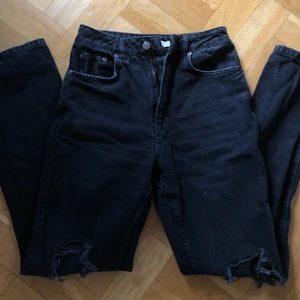 Jeans  - Raka jeans från nakd. Väldigt fina, använda 2 gånger. Storlek 34. 
