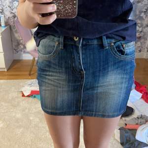 This is a vintage denim short skirt in size 34