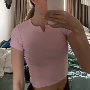 Rosa topp - Supersöt rosa croppad topp från new yorker, köparen står för frakten