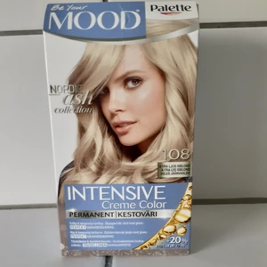 Hår färg (blond) - Säljer denna hårfärgen då jag råka köpa en för mycket allt finns kvar i den. På andra och sista bilden kan man se hur resultatet blir. 