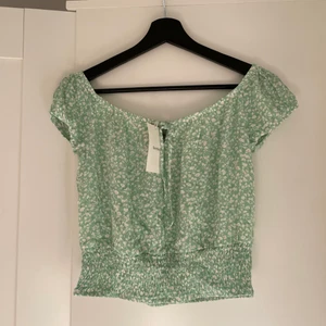 Cute crop top  - I’m selling this cute crop top. It’s unworn and is sold with its tag on! I’m selling the same top in orange.