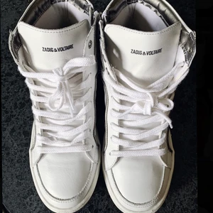 Zadig Voltaire sneakers  - Säljer dessa helt nya sneakers från Zadig Voltaire. Säljer på grund av för liten storlek🥺 använda 1 gång!! BUD från 1300kr 🌈🌿🌸🌟 eller köp direkt för 1400