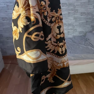 Sjal - Sjal som kan användas som på andra bilden 