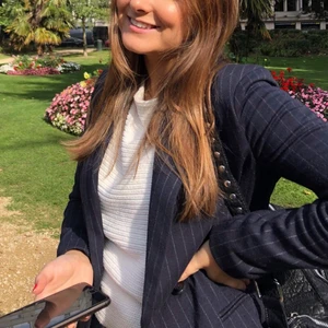 Blazer - Superfin men lite noppring, det kan jag ta bort med en kashmirkam innan jag skickar den💓från hm