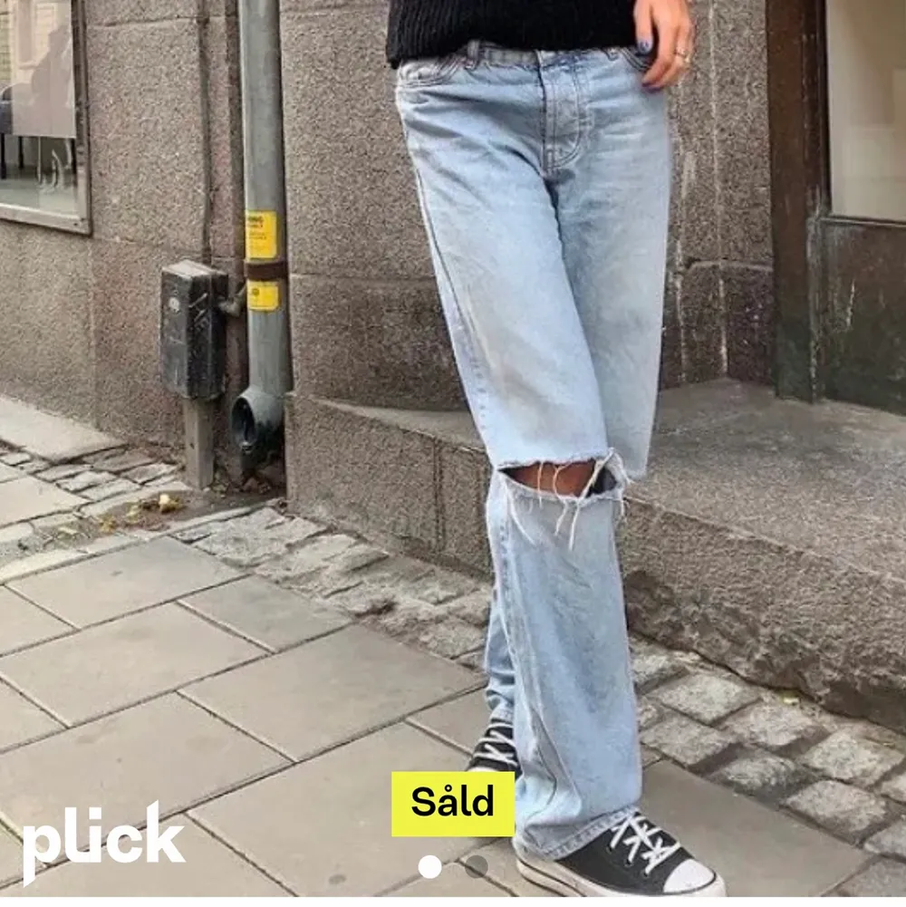 Säljer dessa sjukt snygga jeans, nästan aldig använda💕. Jeans & Byxor.
