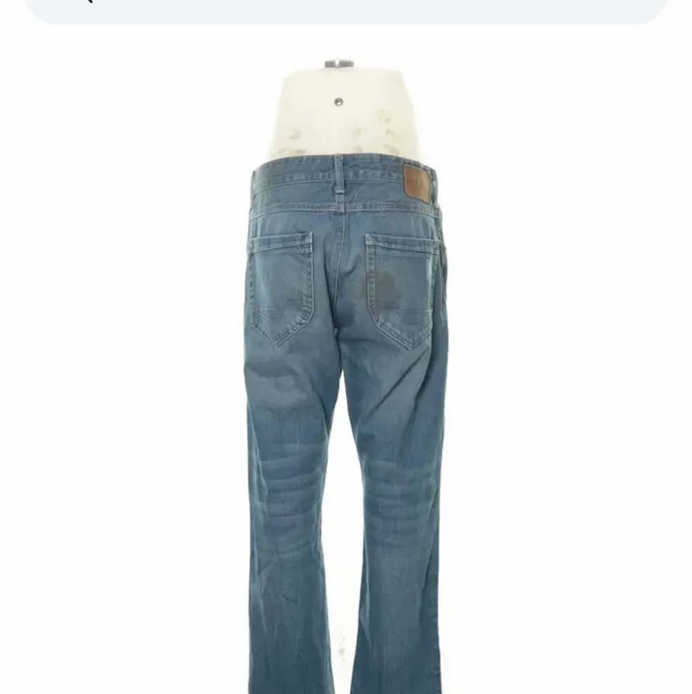 Säljer ett par pösiga esprit jeans från sellpy i strl 34/32. Jeans & Byxor.