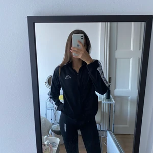 Svart Kappa zip Up i storlek M - Knappt använd, bra skick ❤️❤️❤️