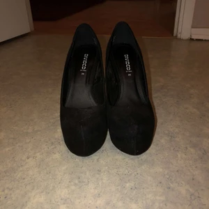 Klackar H&M - Använda en gång. Från H&M och storlek 36. Hämtas i malmö/oxie 