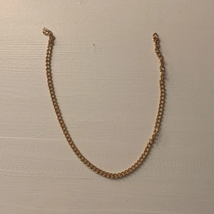 Första-15kr andra-10kr tredje-23kr💗 - Andra är ett halsband, första och sista är halsband!! Dom är fina och väldigt billiga!  Allt blir 40kr eftersom jaa