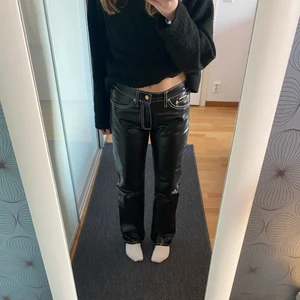 Eytys Cypress Tar Jeans  - Jätte snygga lack jeans från Eytys, säljer pågrund av att de är förstora på. De är i storlek w30/l30 så det passar ungefär storlek 36-38
