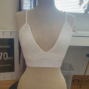 Virkad topp - Säljer denna hemmagjorda virkade toppen. Passar S/M. Kontakta mig om du är intresserad💕