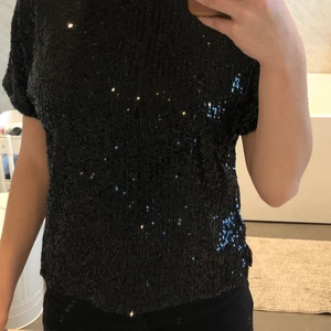 Tröja  - Glitter tröja från hm, st xs men passar S också