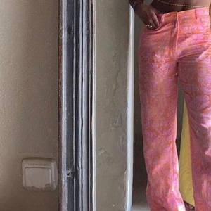 ZARA somriga linnebyxor - Säljer mina nya linnebyxor från zara. De sitter skitsnyggt på men har inte plats att de med dem när jag flyttar☹️💕 hann bara använda en gång förra sommaren