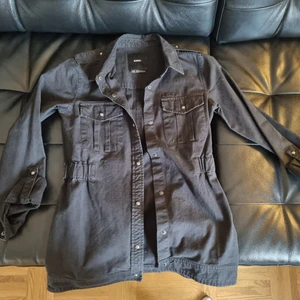 Burton shirt - black, size XS  - BURTON : ski-shirt, size XS, elastic waist, snap-buttons, 2 breast pockets. NEVER WORN/Aldrig Använt