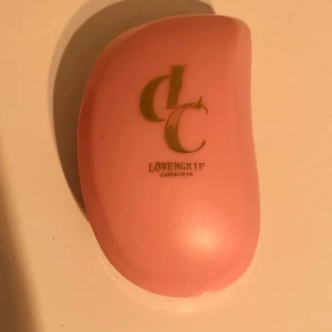 Hårborste Löwengrip - Något sliten i trycket se bild