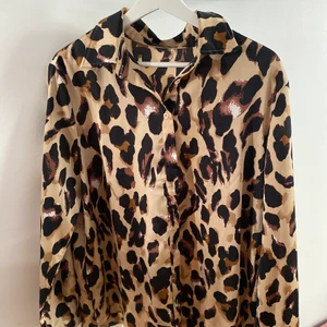 Leo printad skjorta  - Storlek 40 