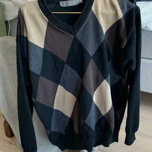 <3! - Gullig tröja köpt på 2hand, kommer aldrig till användning :/ Gilmore girls vibes:) pris diskuteras!!<3 det är bara att skriva om du har frågor ❤️(+frakt)