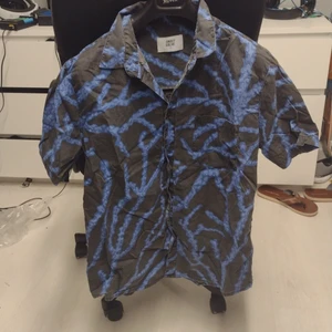 Sweet sktbs shirt Size: L - Sweet sktbs shirt Size: L. Never used it's in good condition. Thin soft fabric good for summer. 