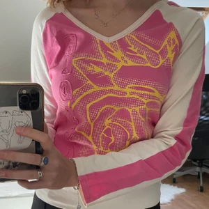 Blossom tröja  - En gullig tröja från kenvelo som är i princip oanvänd. Storlek m men passar mer som S. Är 171 och brukar ha xs. Pris kan diskuteras 