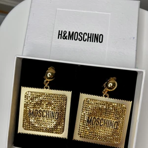 HM x MOSCHINO kondom örhängen  - Clip-on örhängen från HM x MOSCHINO kollektionen. Oanvända. 