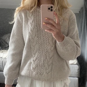 Stickad tröja - Säljer denna fina stickade tröja från Kappahl💕