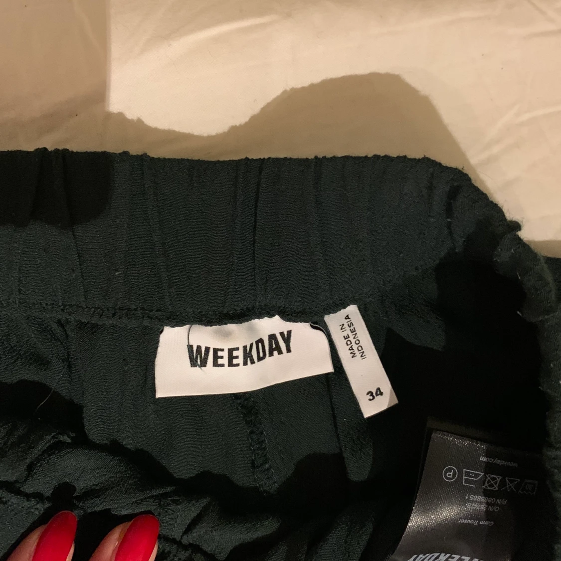 Mörkgröna vida byxor från Weekday!! - 91