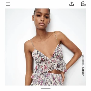 söt zara topp strl xs - Fin zara topp som jag säljer då jag råka köpa två. Ordinarie pris 259kr. Storlek xs 💓 Kolla gärna in min andra snygga zara topp som jag också säljer💘