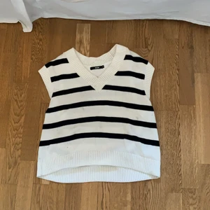 Randig väst  - Väldigt fin randig väst från Bik bok men används inte längre 