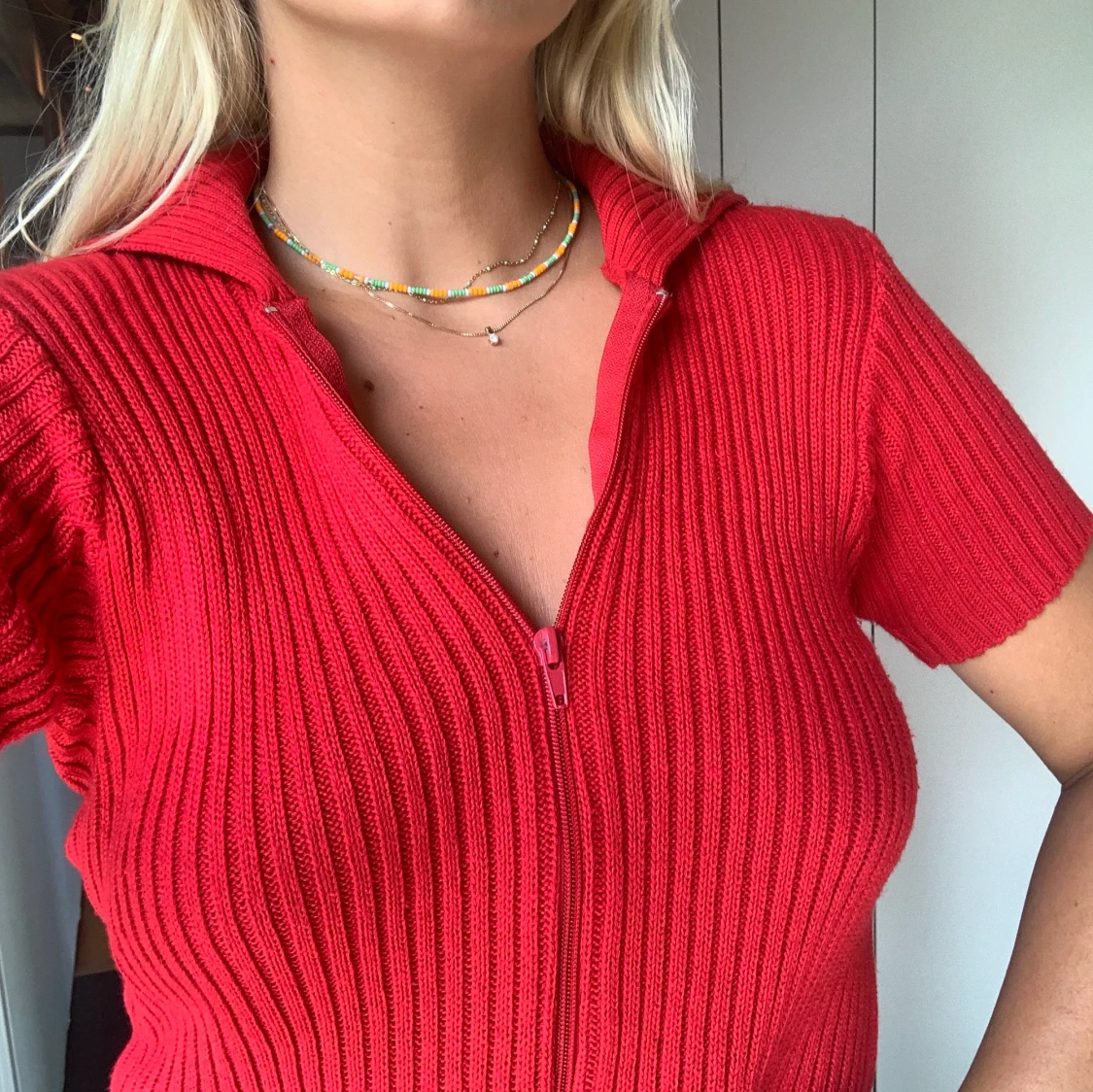 Röd uppdragbar secondhand tröja  - 90