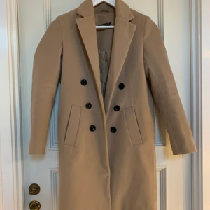 Kappa - Nyskick, säljer den då den aldrig riktigt kommit till användning och nu kan jag längre inte ha den, passar inte mig särskilt bra då jag är lite för bredaxlad för den