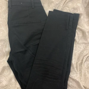 Byxor - Ett par Svarta kostym byxor från hm