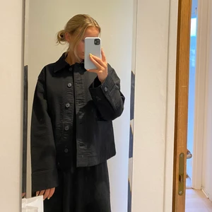 Jacka - Svart, tunnare jacka i blazer-stil! Superfin. 