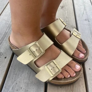 Birkenstock skor - Så himla fina skor i superbra skick💓💓💓💓 storlek 39, nypris ca 1100kr