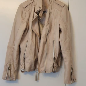 Skinnjacka - Skinnjacka , använd 1 gång storlek 40   