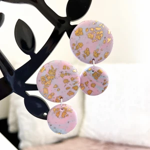 Örhängen  - Material: fimolera     Färg: rosa     Frakt 24 kronor