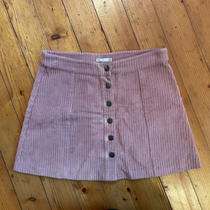 Manchesterkjol i rosa - storlek 36 - Fint skick!