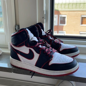 Nike Jordan 1 Bloodline - Nike Jordan 1 bloodline. Storlek 38