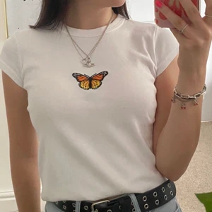 T-shirt - SUPERSÖTA T-SHIRTS!!!🦋  Finns 10 olika färger! Stor fjäril: 150kr. Liten fjäril: 120kr. Vid efterfrågan säljs även svarta t-shirts.  Säljs i: X small, Small, Medium, Large. Frakt: 28kr🦋🦋🦋🦋🦋🦋🦋🦋🦋🦋🦋🦋🦋🦋