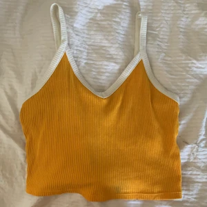 Gult linne från monki - Gult linne från monki.