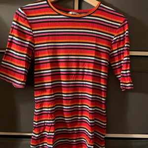 Tröja - Randig ribbad tröja. Storlek s och säljer för 50 + frakt