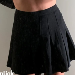 Svart tennis kjol - 🤎