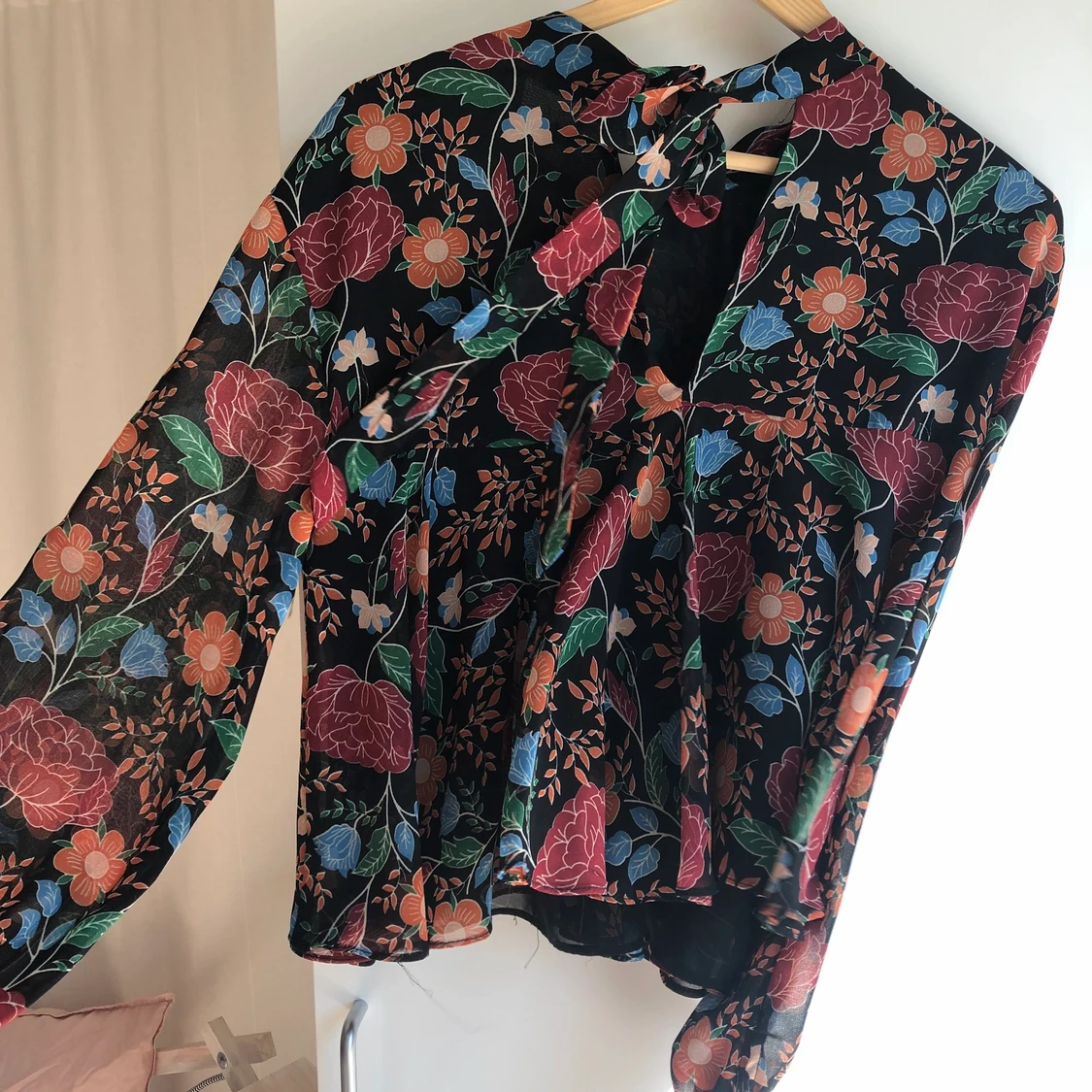 Zara trf blommig blus ballongärm stl. S