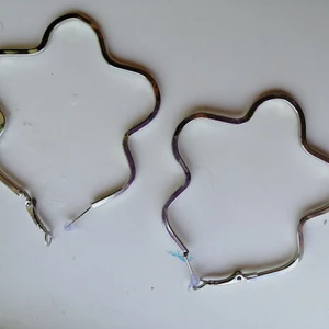 Örhängen  - Ett par stora örhängen! 25kr+frakt 25kr=50 kr