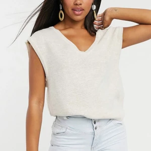 Väst/linne i beige  - Super fin oversized väst från ASOS som knappt har kommit till användning. 