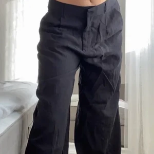 Svarta Kostymbyxor - Två första bilderna är från förra ägaren.  Skriv för fler bilder! Jätte fina, men kommer inte till användning 😌