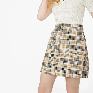 tan and black plaid tartan skirt - tan and black plaid tartan skirt with a zip on the front and pockets!!! worn only a few times, in basically new condition 
