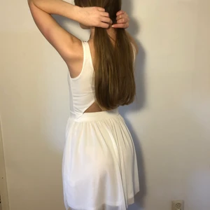 Vit sommarklänning - Vit sommarklänning i nyskick! Strl XS, men passar XXS. Märke: Red Label